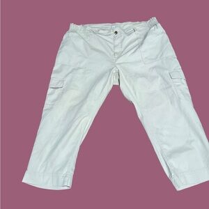 Old Navy womans creme size 2x Cargo capris wide leg/bottoms measurements in pics